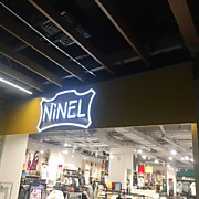 Вывеска магазина "Ninel" в ТРЦ "НЕБО"